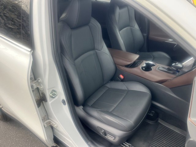 Used 2024 Toyota Venza Limited image 17