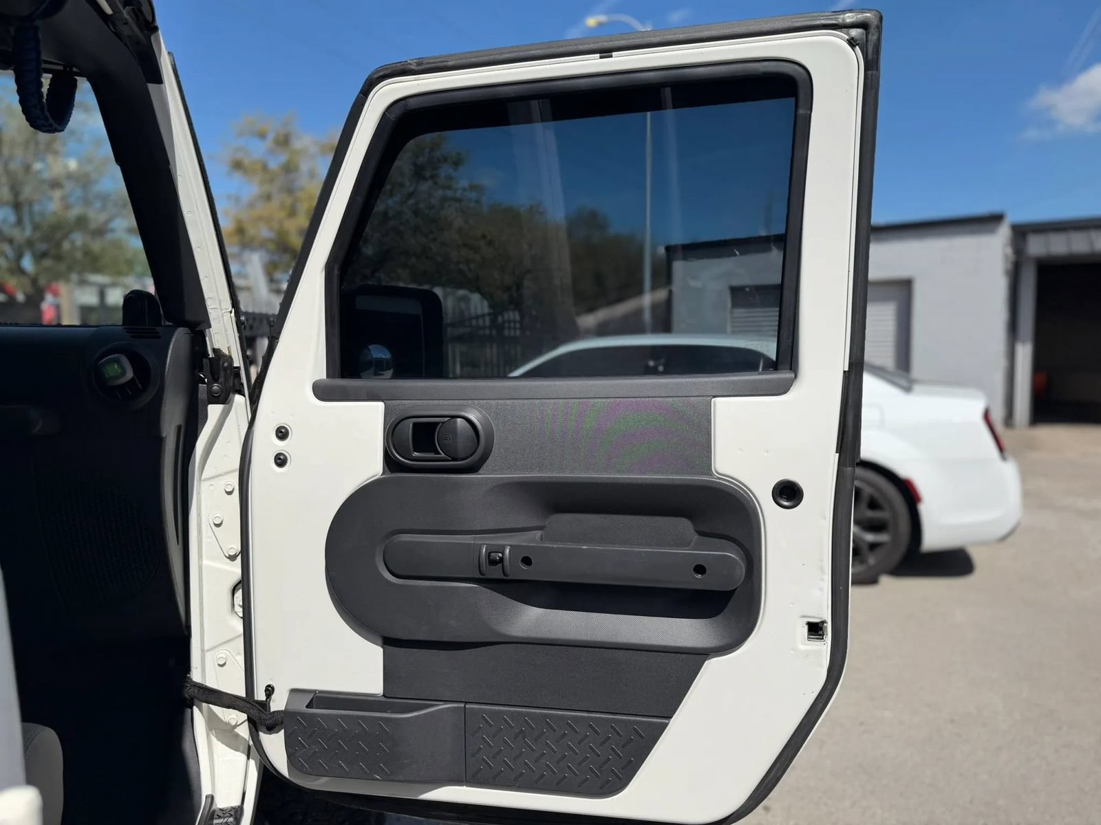 Used 2010 Jeep Wrangler Unlimited Rubicon w/ Trailer Tow Group AWD/4WD image 9