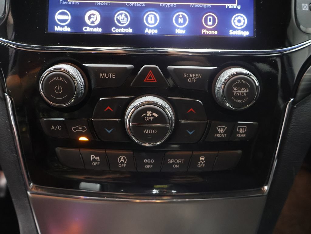 Certified 2022 Jeep Grand Cherokee Laredo X AWD/4WD image 36