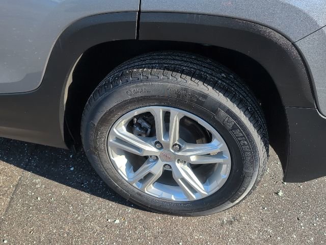 Used 2023 GMC Terrain SLE w/ LPO, Floor Liner Package FWD image 13