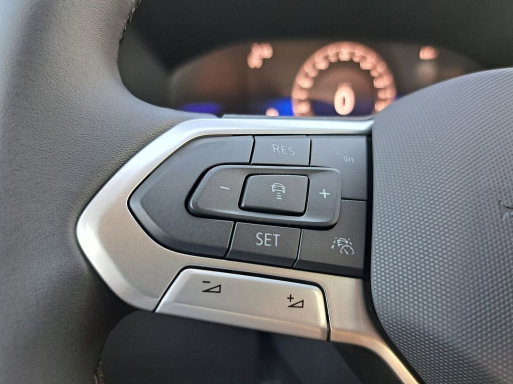 New 2026 Volkswagen Taos SE image 15