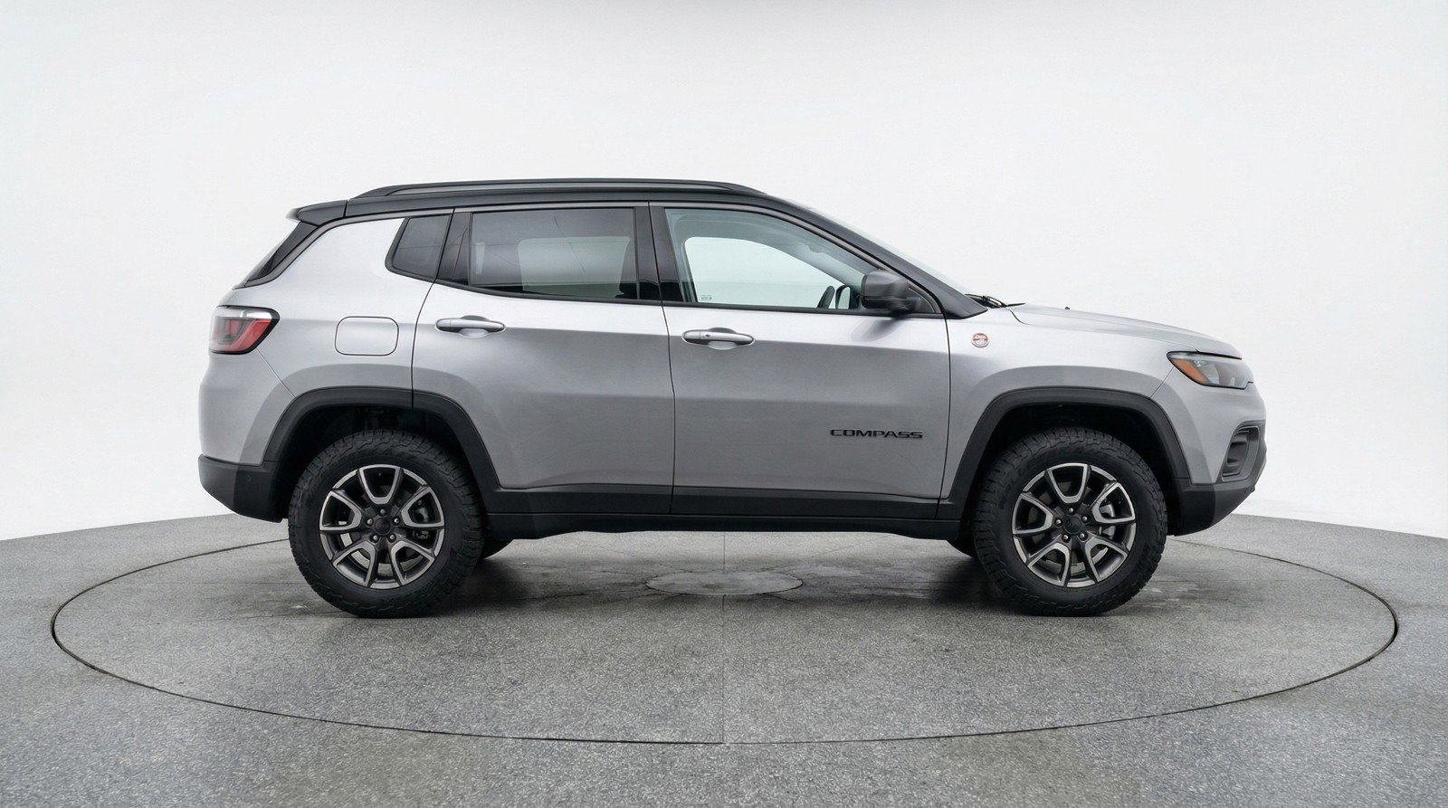 Used 2025 Jeep Compass Trailhawk AWD/4WD image 11