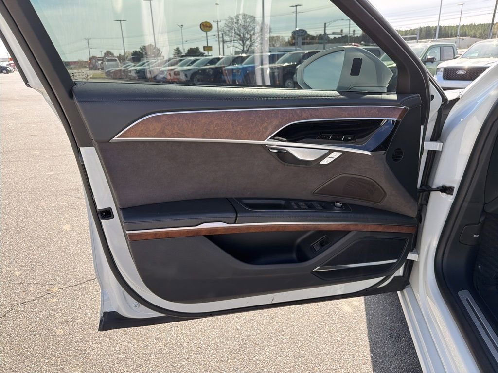 Used 2021 Audi A8 L 3.0T w/ Luxury Package image 12