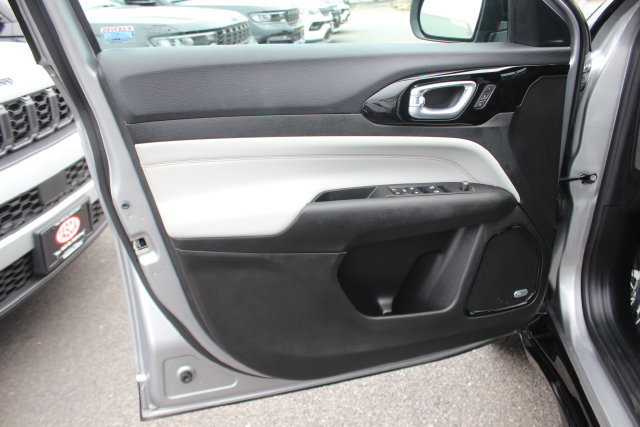 Used 2023 Jeep Compass Limited w/ Elite Group AWD/4WD image 25
