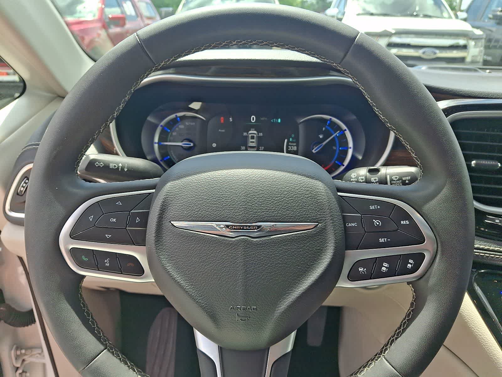 Used 2023 Chrysler Pacifica Limited FWD image 19