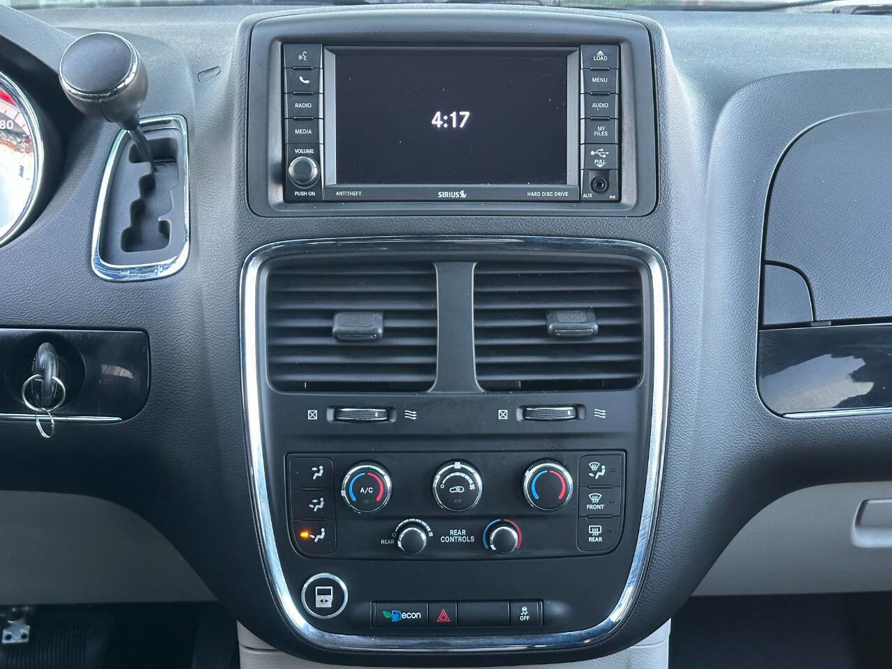 Used 2018 Dodge Grand Caravan SXT image 30