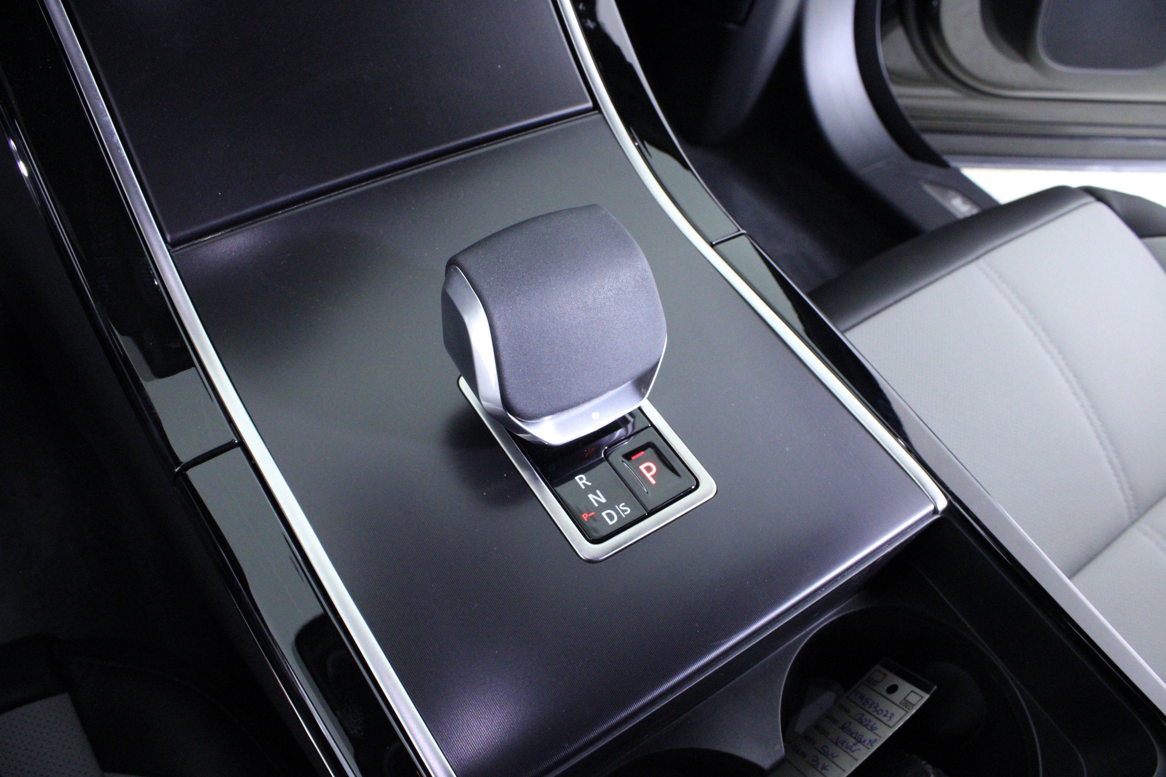 New 2026 Land Rover Range Rover Velar Dynamic SE image 22