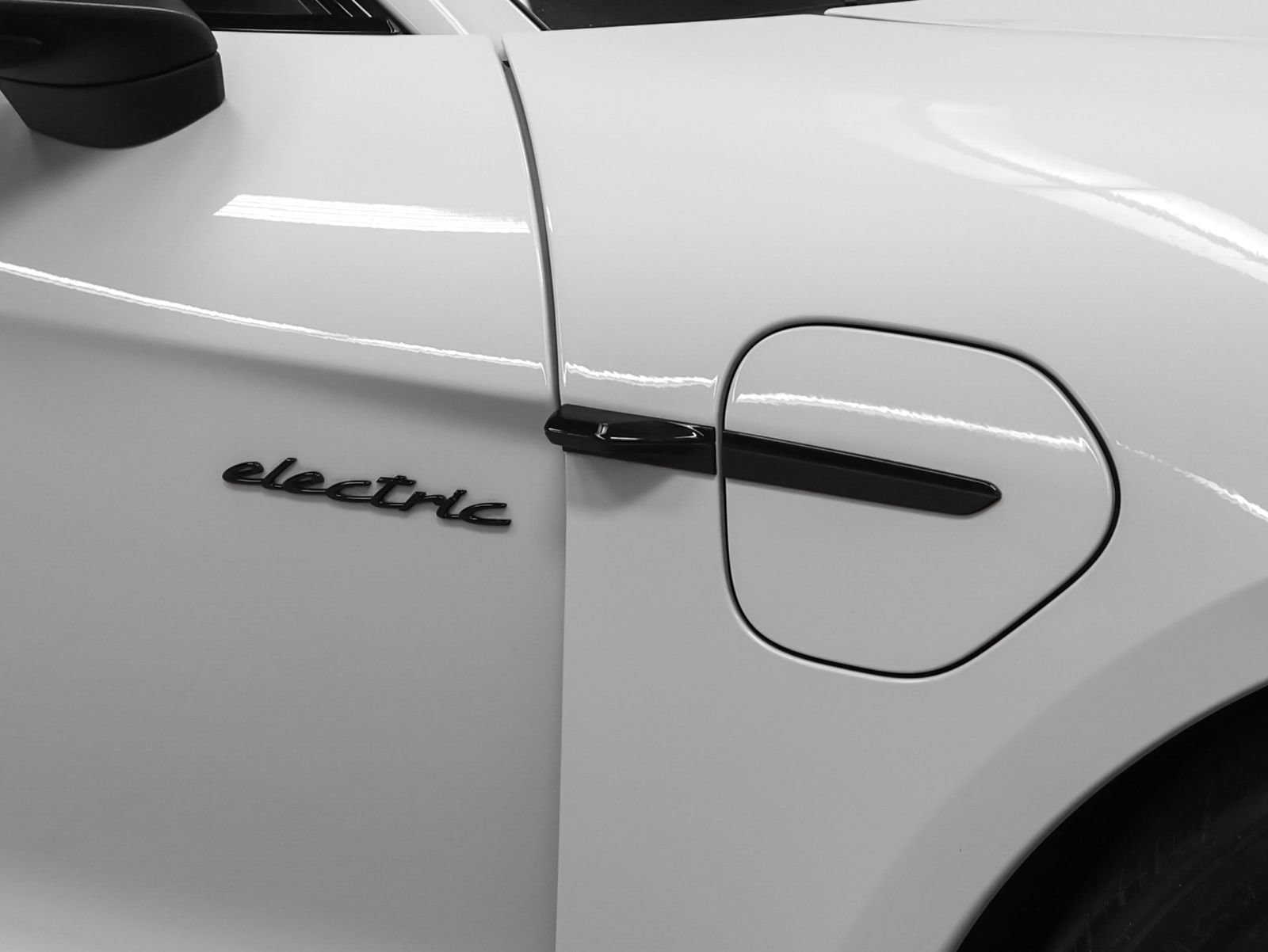 Certified 2025 Porsche Taycan AWD/4WD image 14