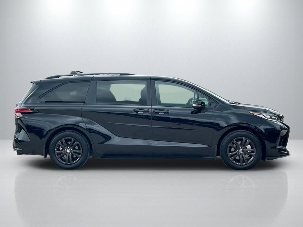Certified 2025 Toyota Sienna XSE w/ XSE Premium Package AWD/4WD image 4