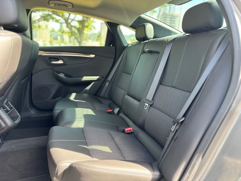 Used 2017 Chevrolet Impala LT w/ Convenience Package image 11