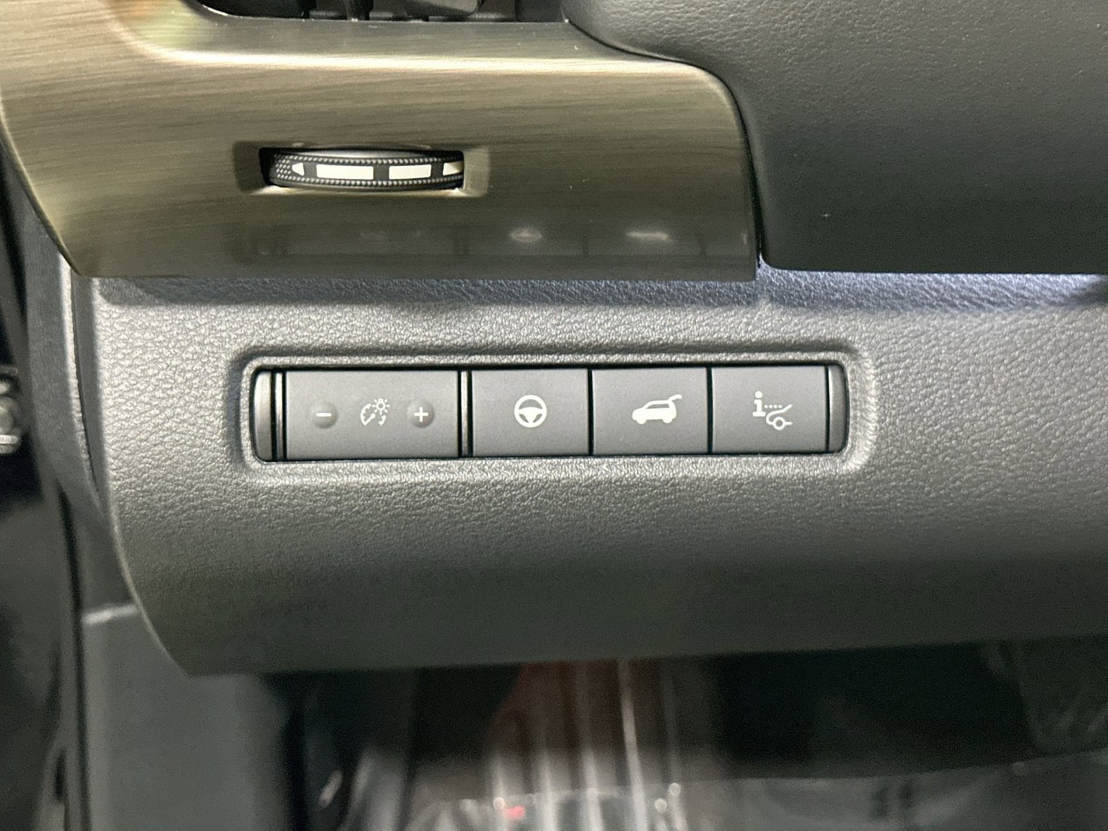 Used 2023 Nissan Pathfinder Platinum image 18