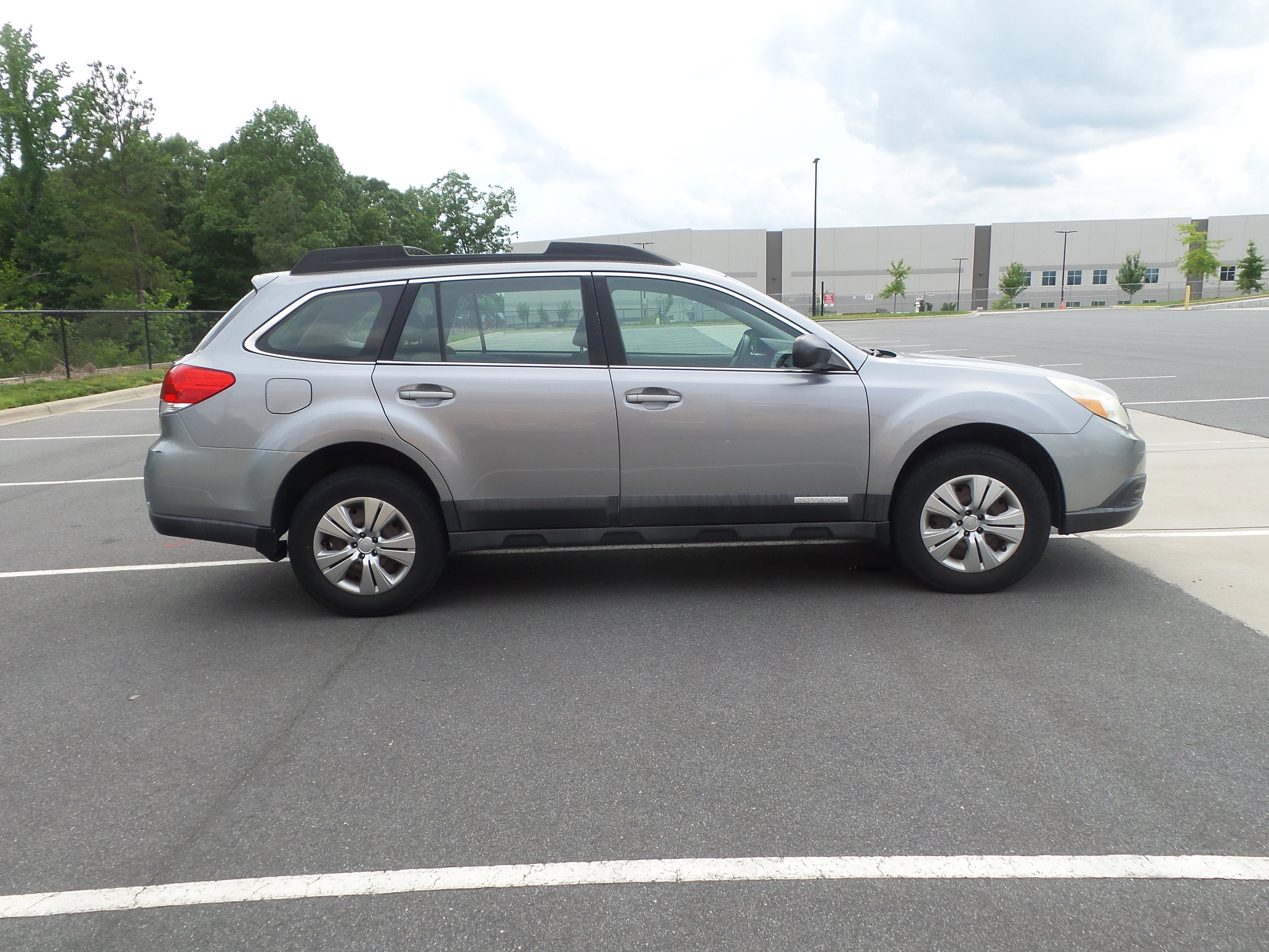 Used 2010 Subaru Outback 2.5i image 7