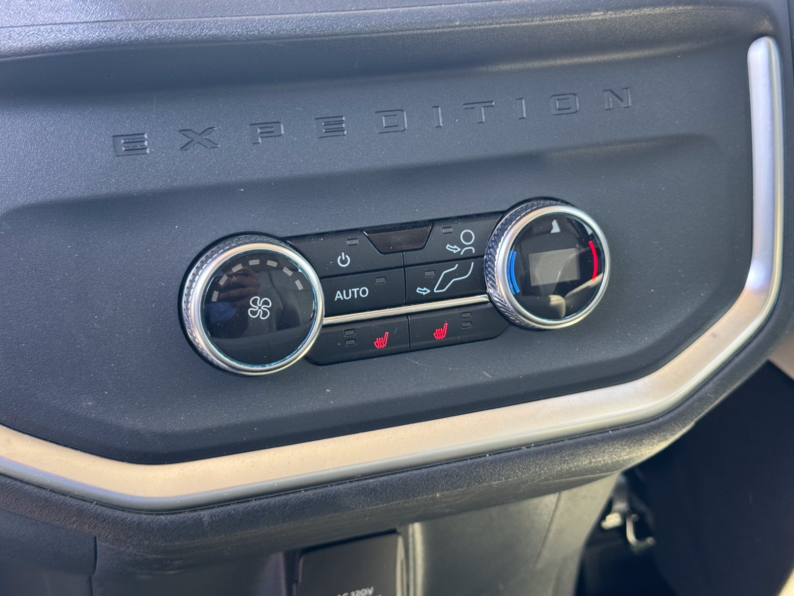 Used 2026 Ford Expedition Platinum AWD/4WD image 17