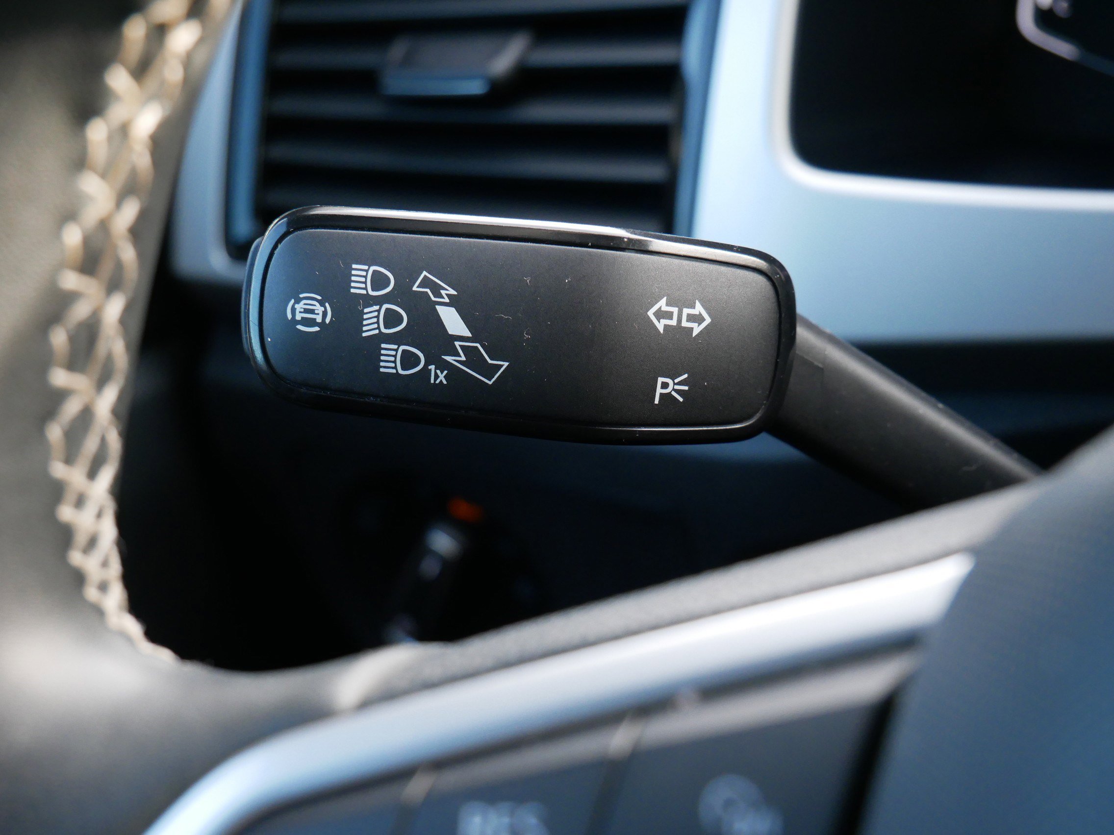 Used 2021 Volkswagen Atlas Cross Sport SEL Premium image 25