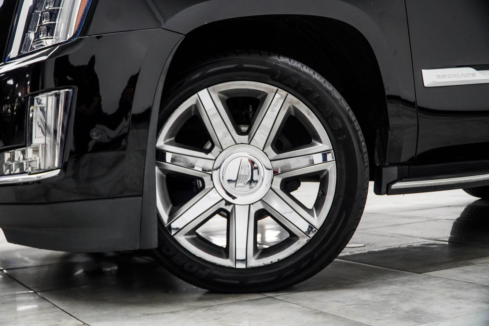 Used 2020 Cadillac Escalade Luxury RWD image 6