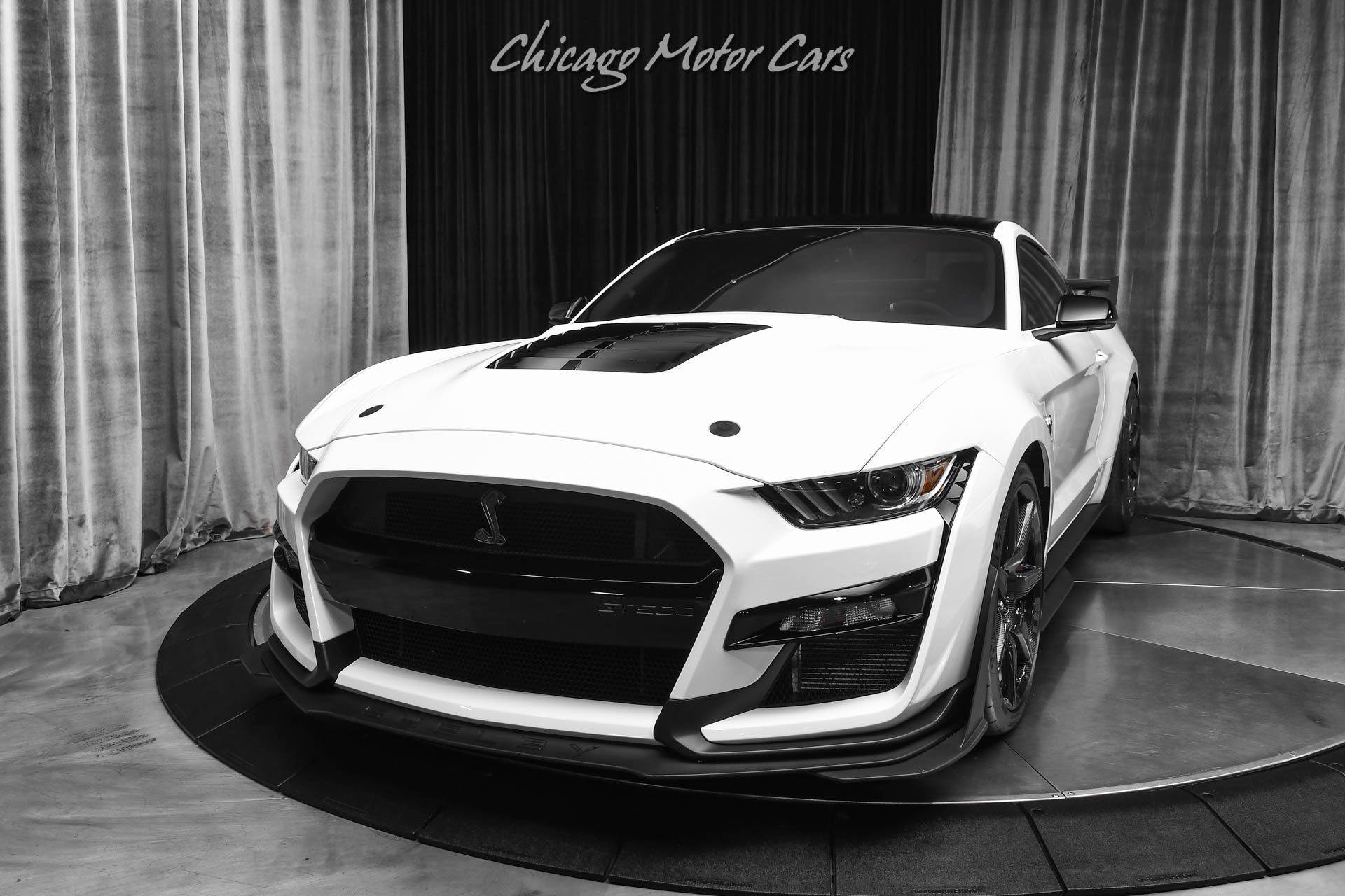 Used 2022 Ford Mustang Shelby GT500 w/ Carbon Fiber Track Pack RWD image 2