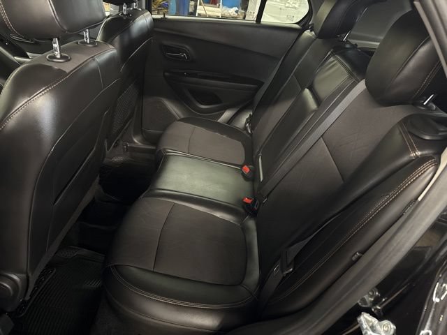 Used 2021 Chevrolet Trax LT AWD/4WD image 21