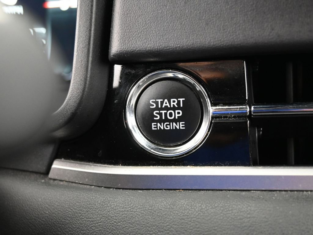 Used 2023 Mitsubishi Outlander SE image 34