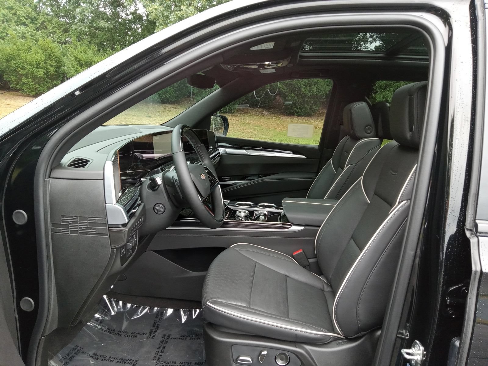 Used 2026 Cadillac Escalade ESV Sport w/ LPO, ONYX Package AWD/4WD image 9