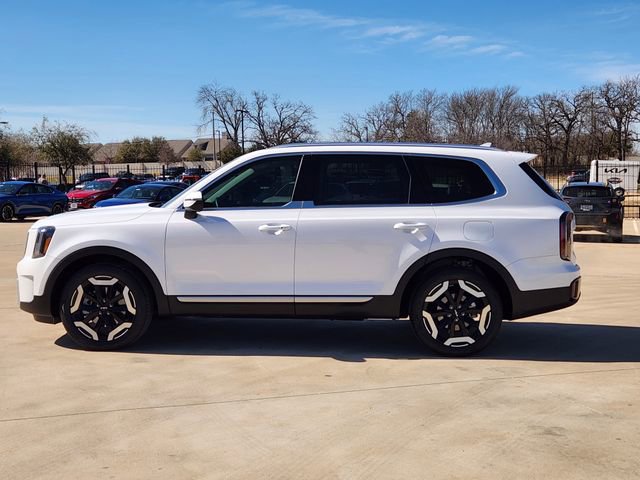 Used 2025 Kia Telluride EX w/ EX Captain's Chair Package image 4