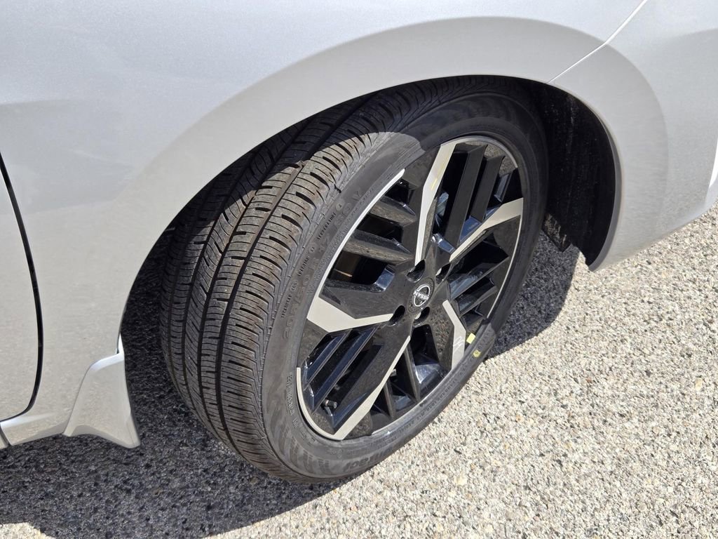 New 2025 Nissan Versa SR w/ Trunk Package image 6