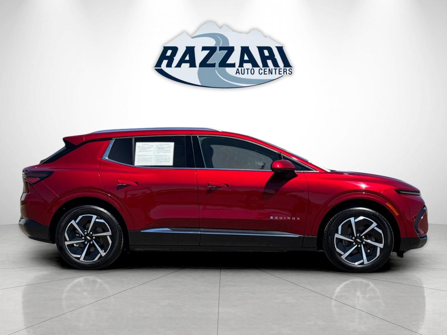Used 2024 Chevrolet Equinox EV LT FWD image 2