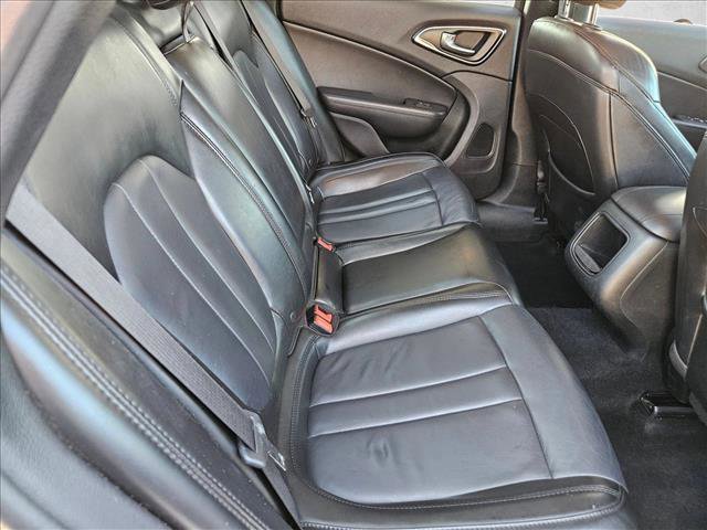 Used 2017 Chrysler 200 Limited Platinum image 22