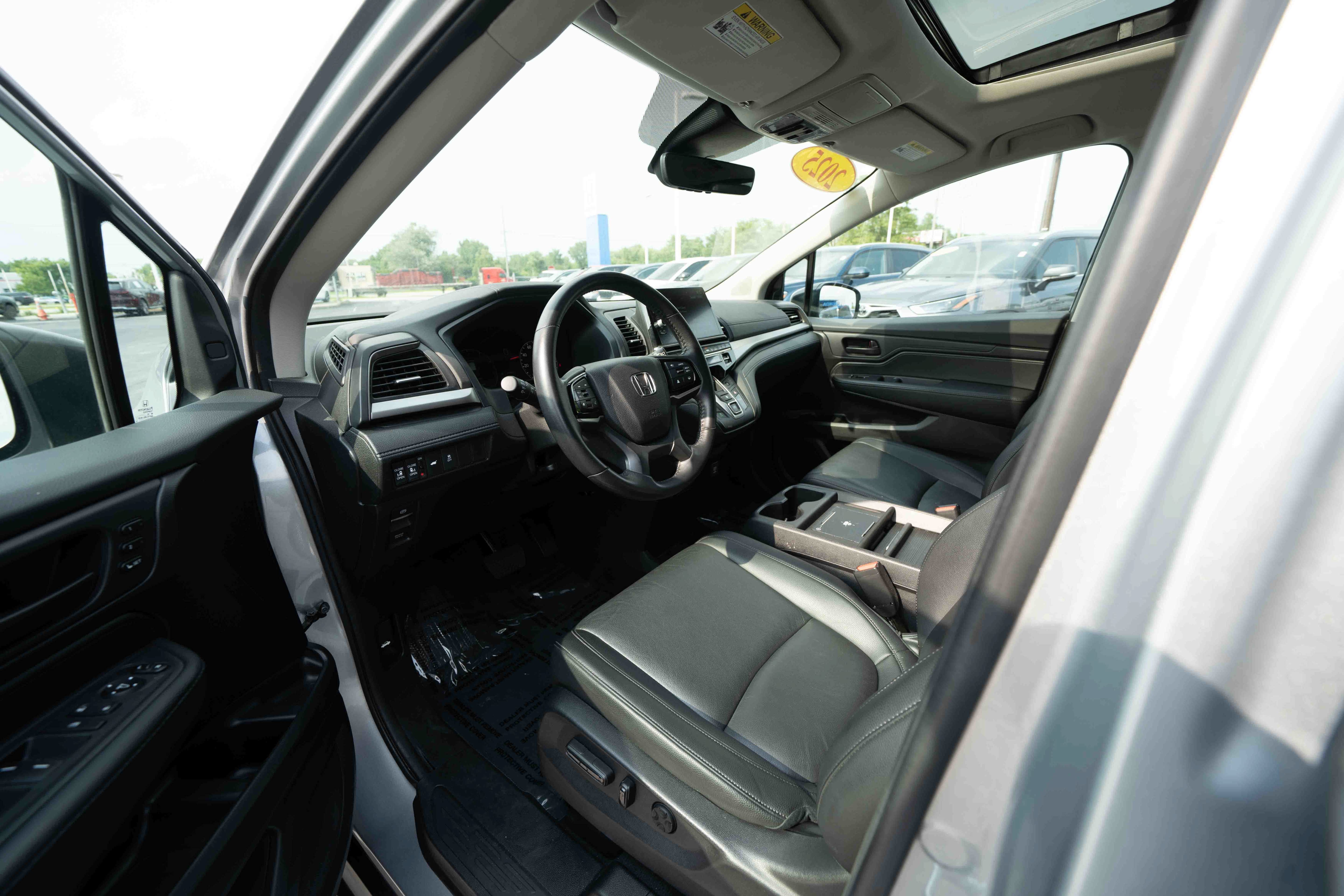 Certified 2025 Honda Odyssey EX-L image 8