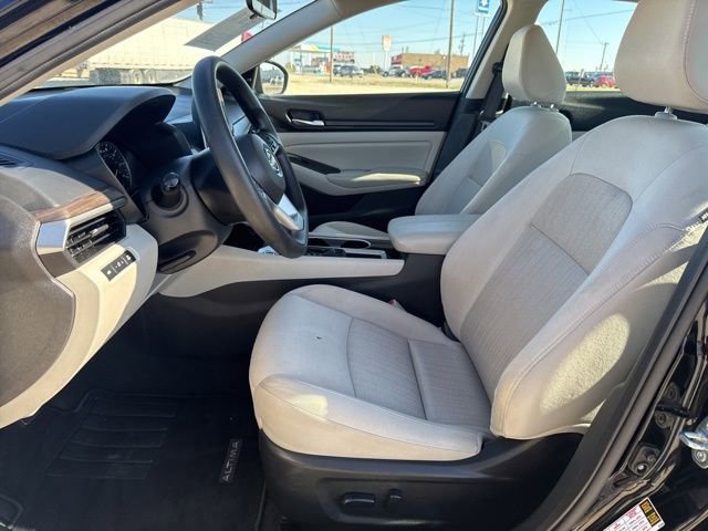 Used 2024 Nissan Altima 2.5 SV image 2