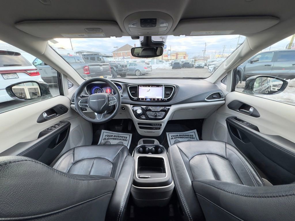 Used 2022 Chrysler Pacifica Touring-L image 26