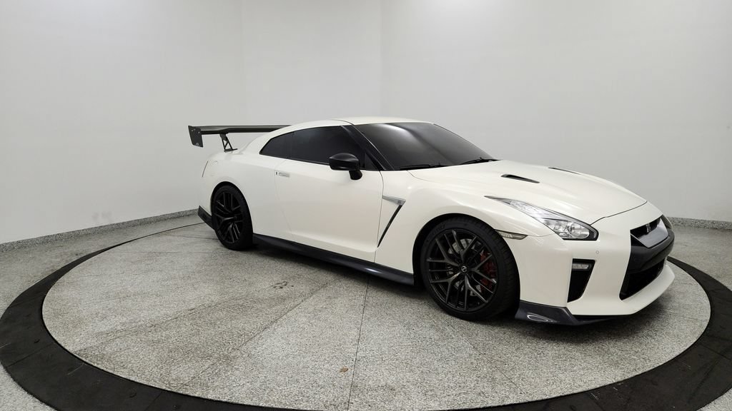 Used 2019 Nissan GT-R AWD/4WD image 19