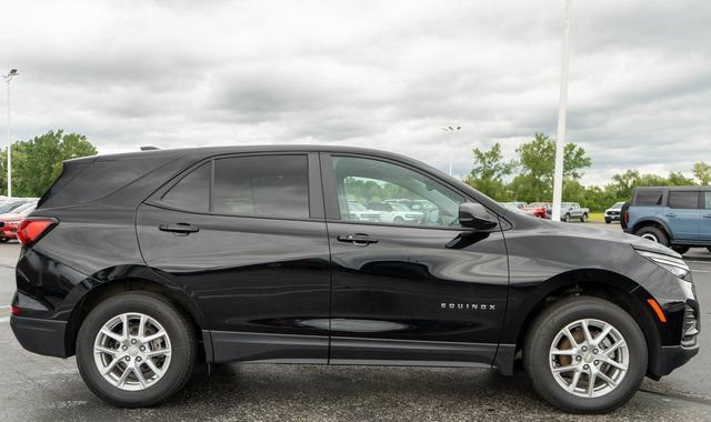 Used 2024 Chevrolet Equinox LS w/ LS Convenience Package AWD/4WD image 5