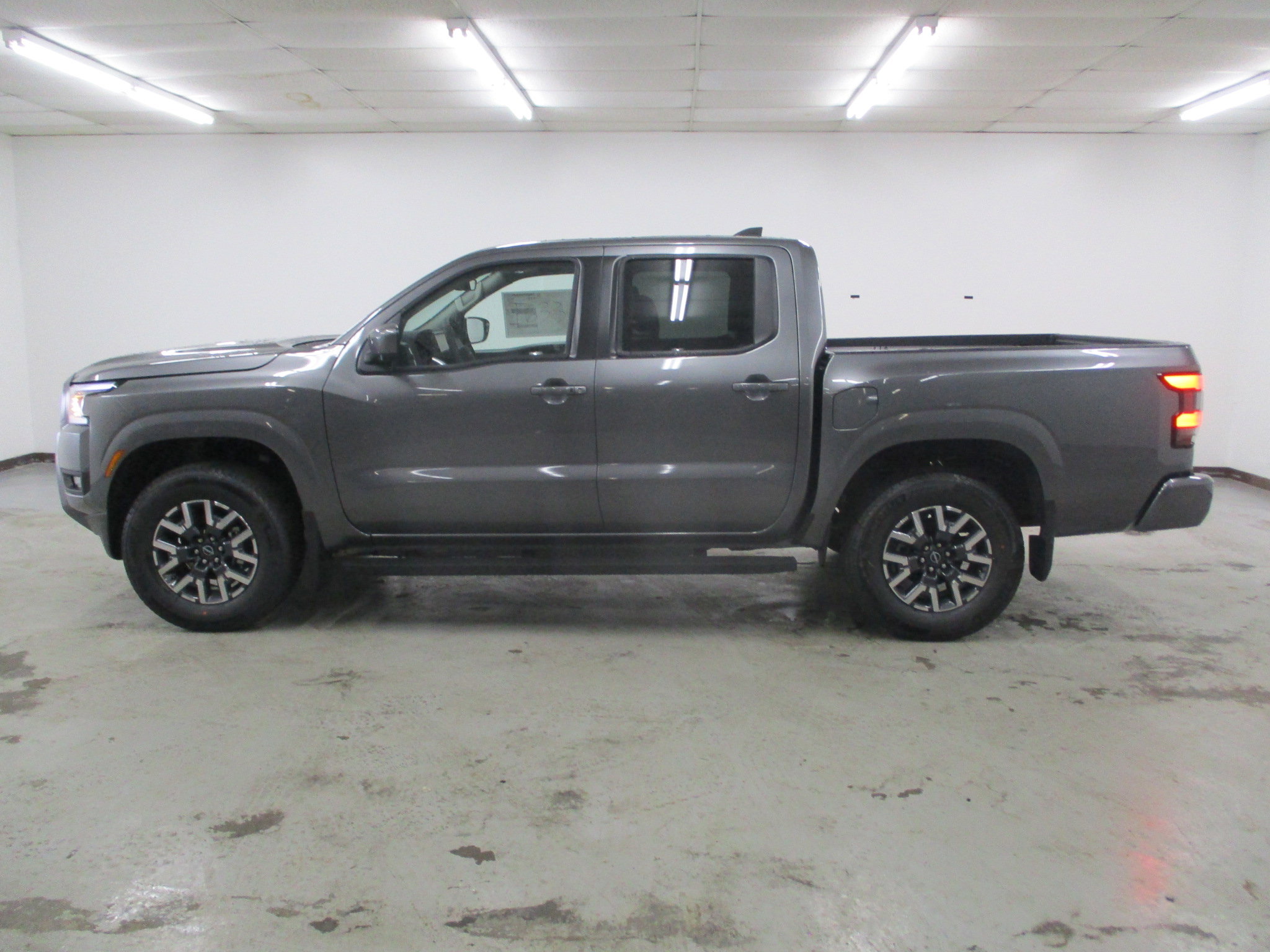 New 2025 Nissan Frontier SL image 2