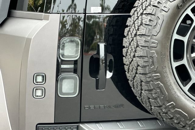 New 2026 Land Rover Defender 110 AWD/4WD image 25
