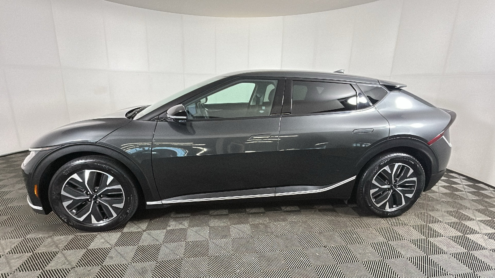 Used 2024 Kia EV6 Light AWD/4WD image 6