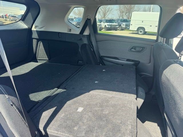 Used 2023 Nissan Rogue S image 33