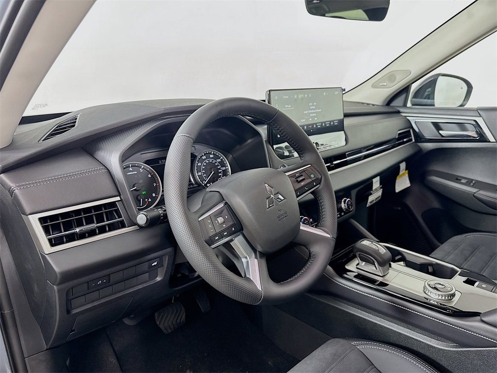 New 2025 Mitsubishi Outlander Trail Edition image 9