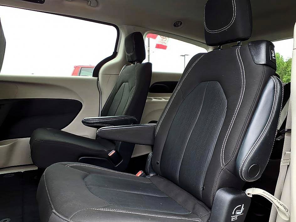 Used 2023 Chrysler Voyager LX FWD image 13