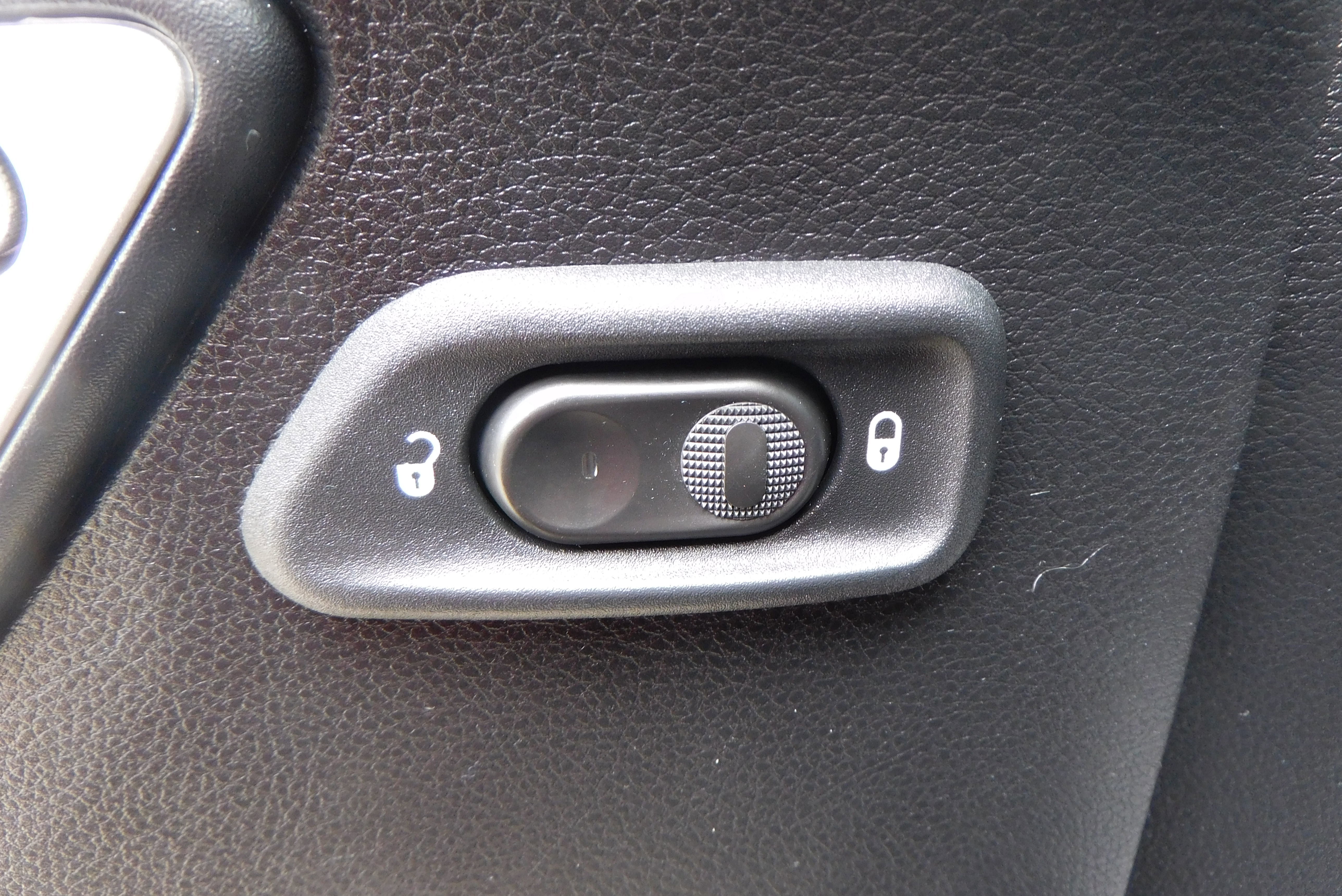 Used 2016 Jeep Wrangler Unlimited Rubicon image 14