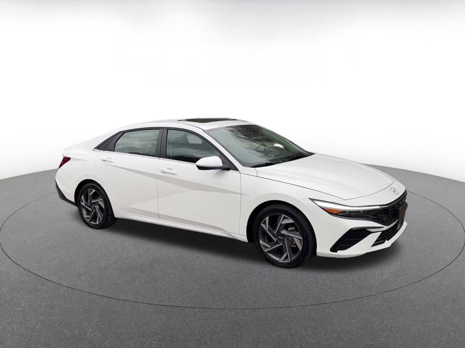 Used 2025 Hyundai Elantra SEL FWD video 2