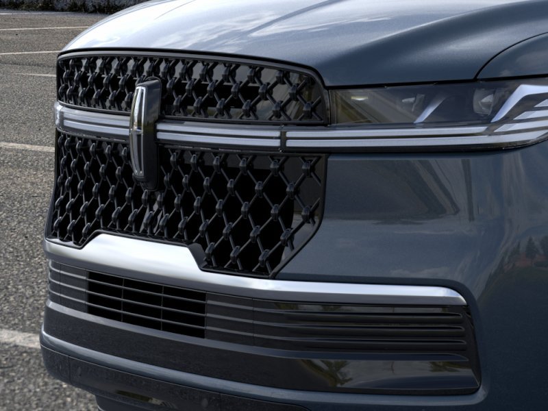New 2026 Lincoln Navigator Reserve w/ Jet Appearance Package AWD/4WD image 17