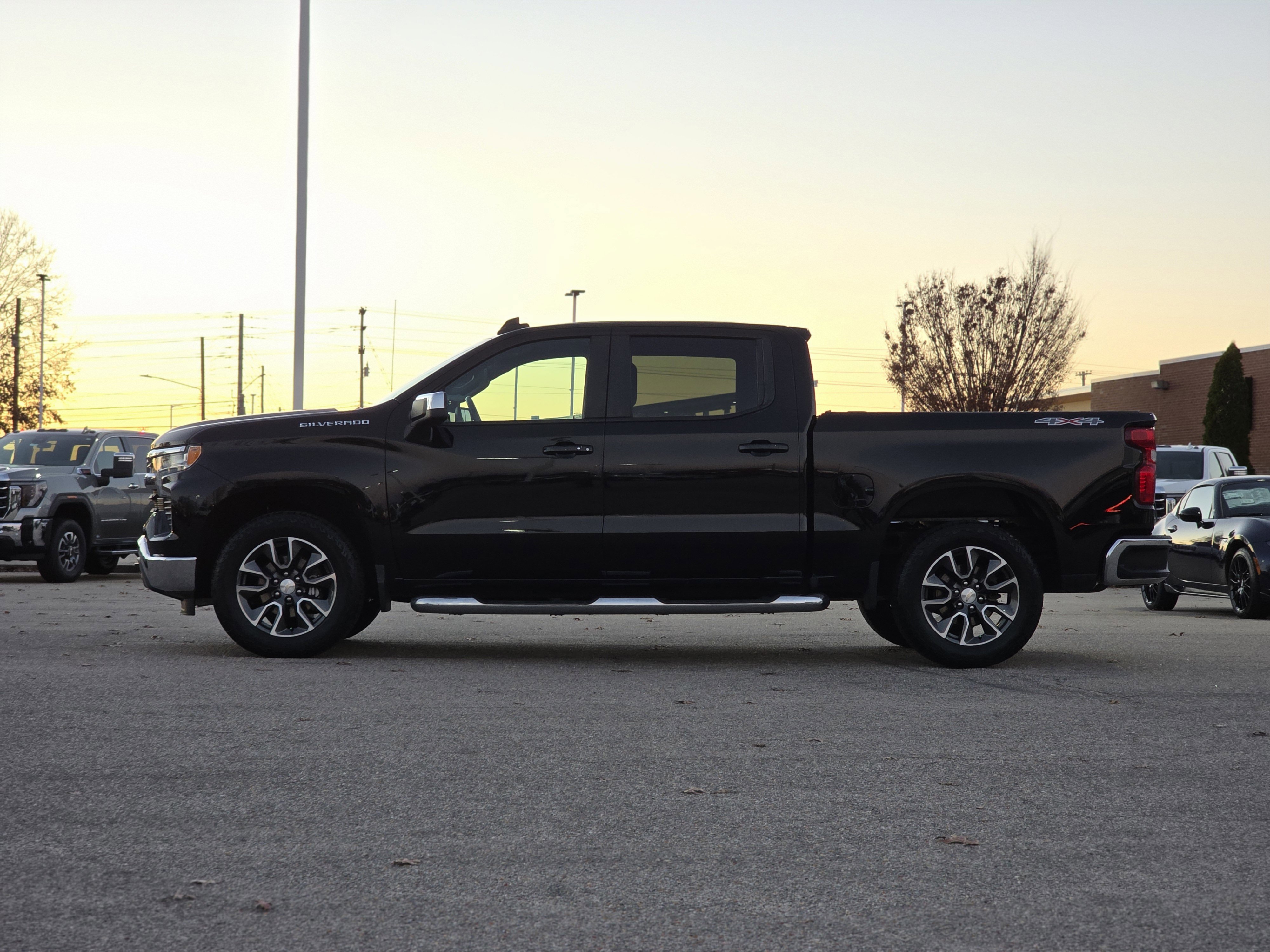 Used 2022 Chevrolet Silverado 1500 LT image 5