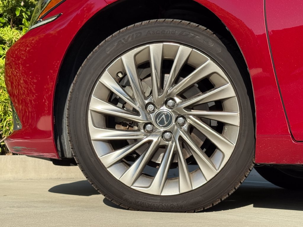Used 2019 Lexus ES 300h w/ Accessory Package 2 FWD image 6