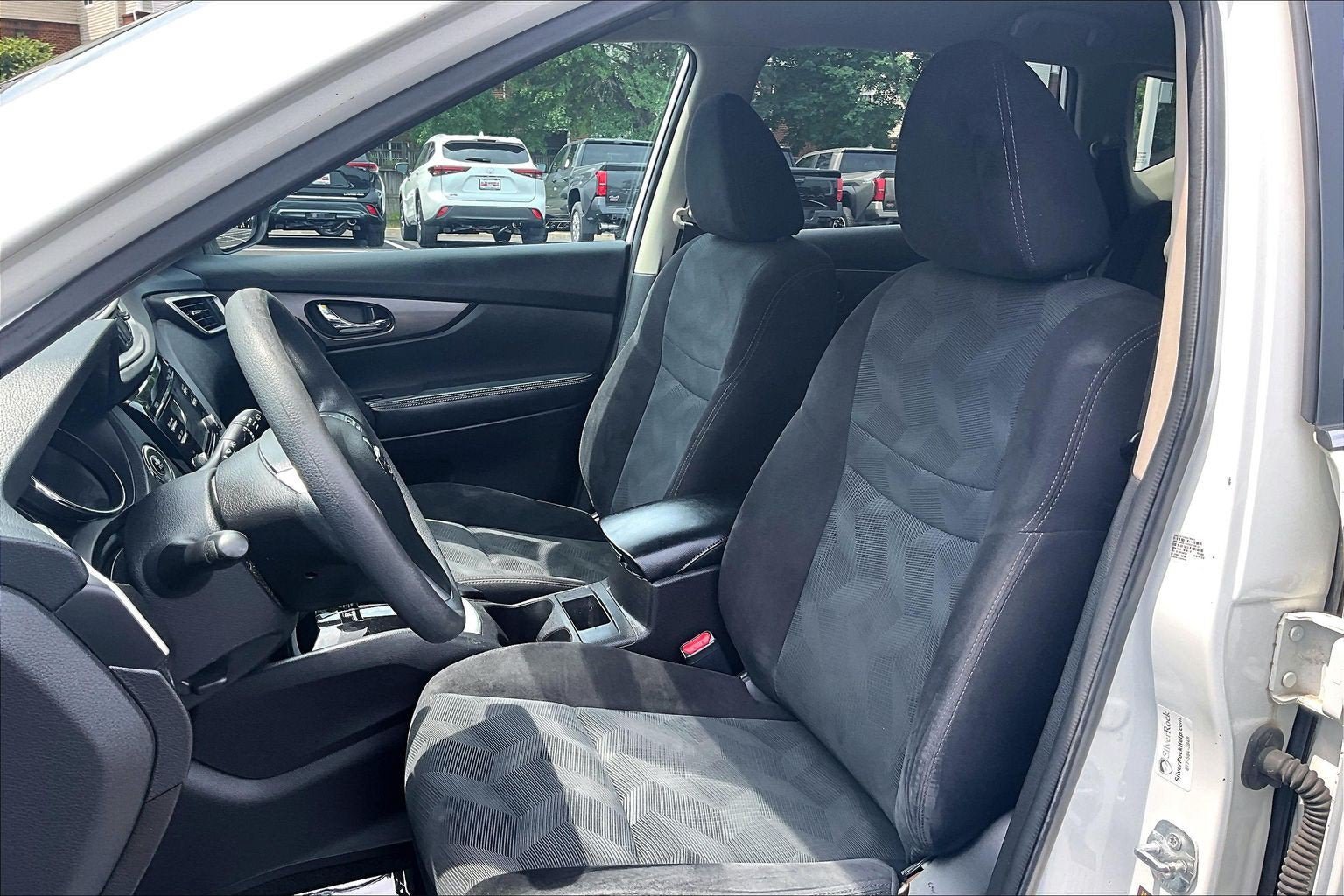 Used 2015 Nissan Rogue SV AWD/4WD image 23