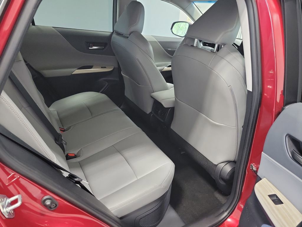 Used 2023 Toyota Venza XLE AWD/4WD image 7