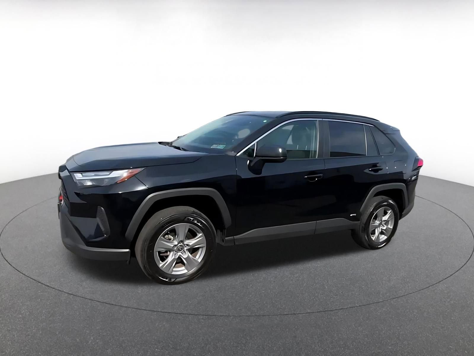 Used 2025 Toyota RAV4 LE image 7