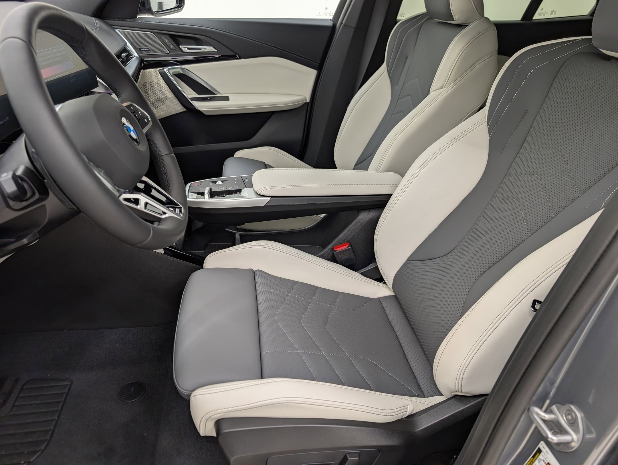 New 2026 BMW X2 xDrive28i w/ M Sport Package AWD/4WD image 5