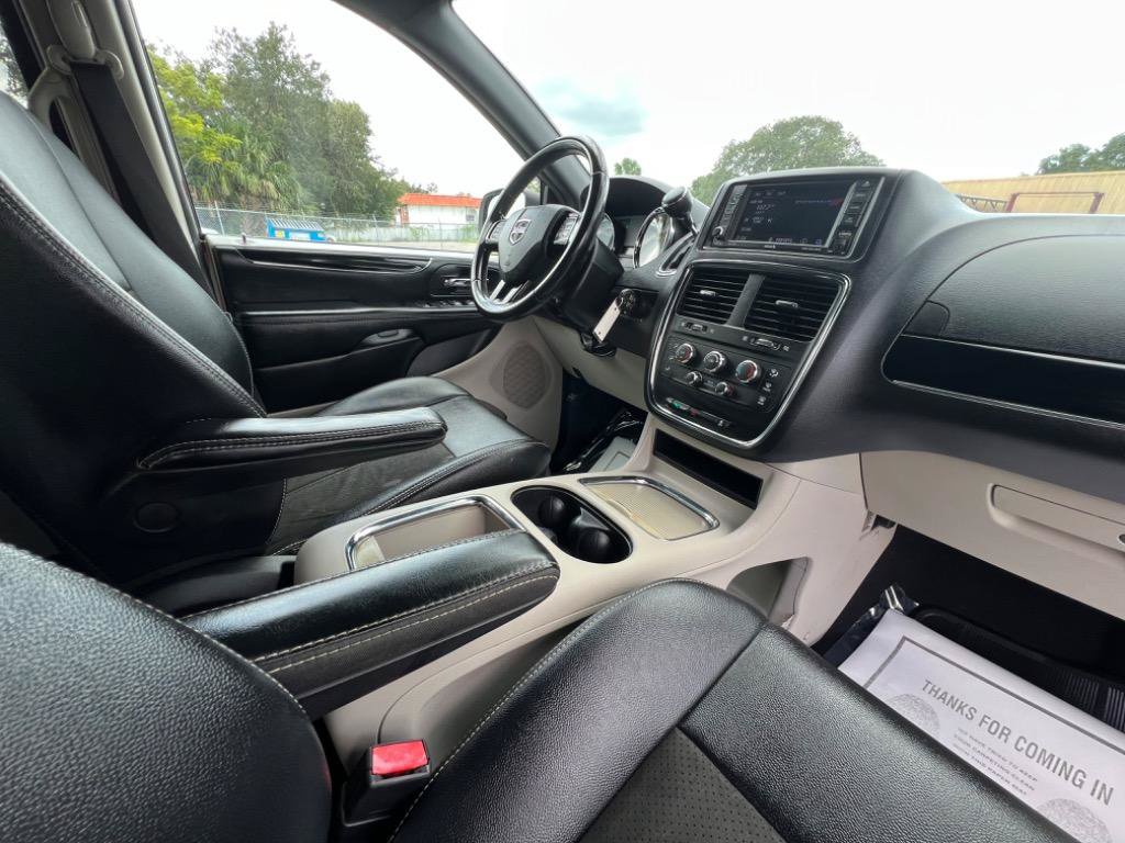 Used 2020 Dodge Grand Caravan SXT FWD image 25