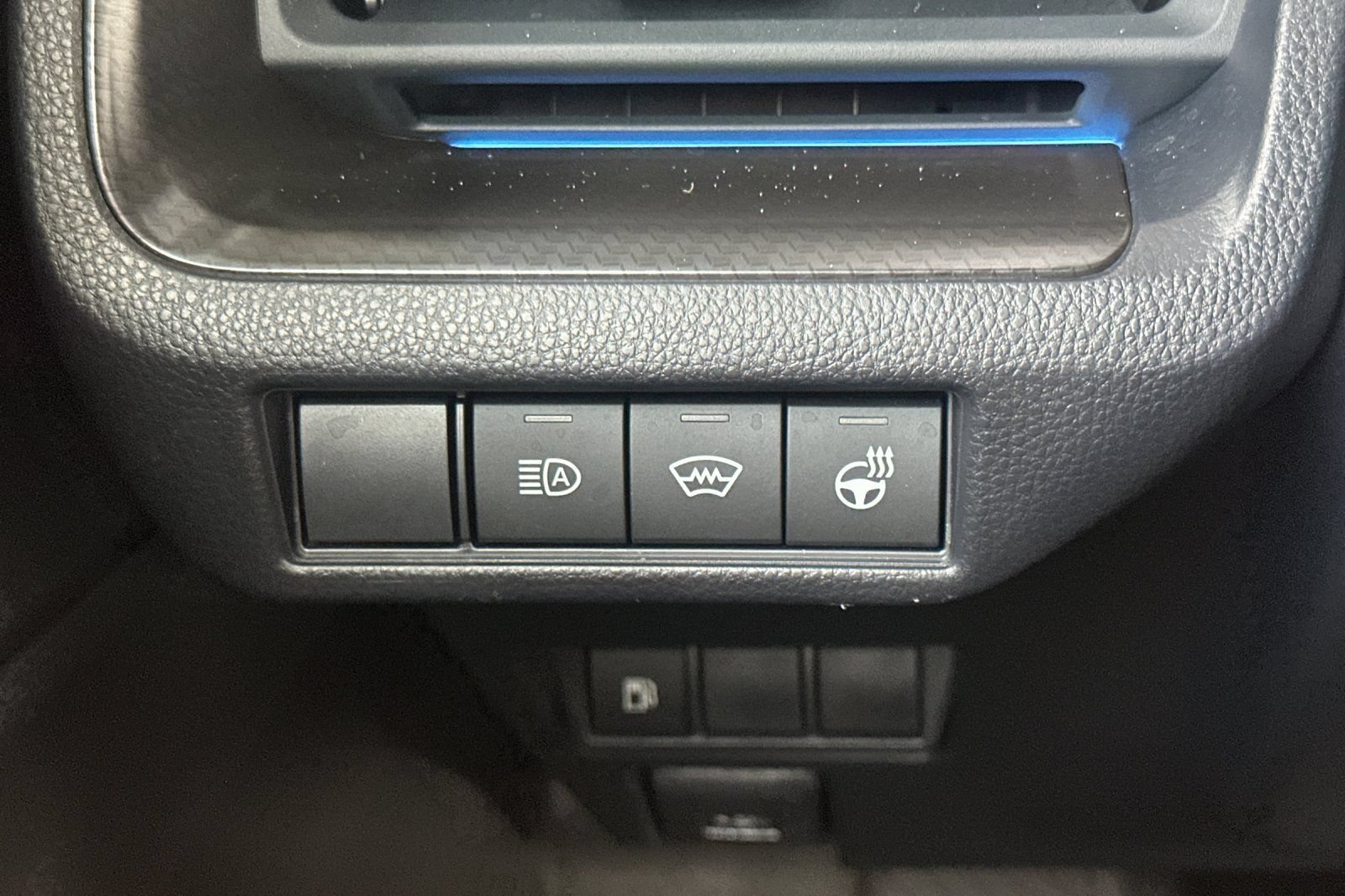 Certified 2026 Toyota Prius AWD image 31