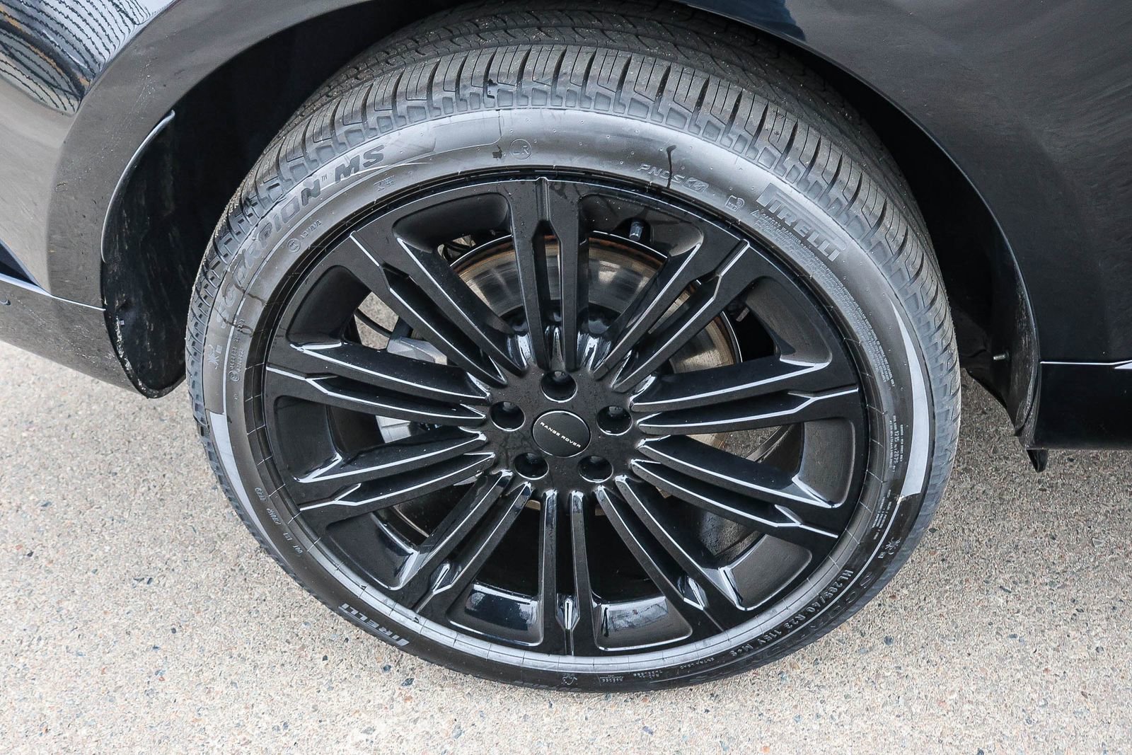 New 2026 Land Rover Range Rover SE image 13